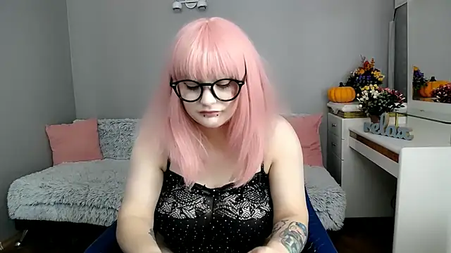 Estheri online show from 11-17-25, 07:03