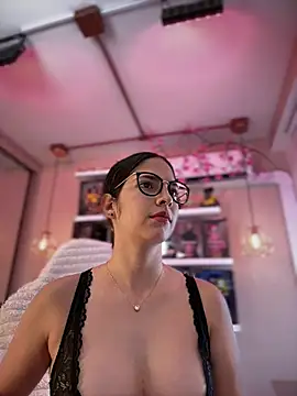 Snapshot of Zoe_Bae chatting on 07-16-26, 02:17 Zoe Bae online show from 07-16-26, 02:17