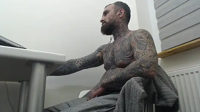 master4bitch24 online show from 11-09-25, 09:24