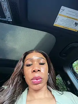 Snapshot of Belle___ chatting on 06-19-26, 02:21 Belle online show from 06-19-26, 02:21