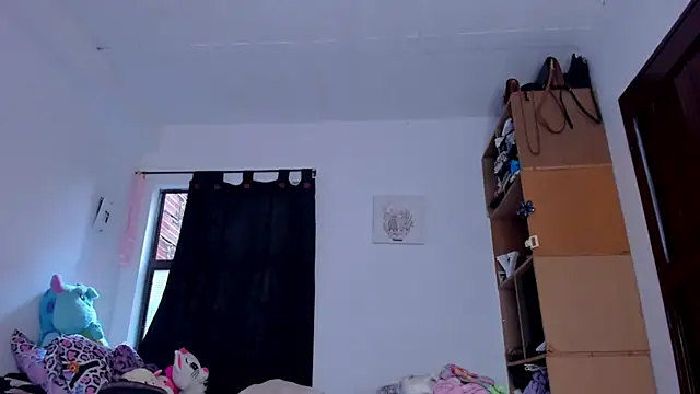 AlondraDiossa03 online show from 10-27-25, 07:40