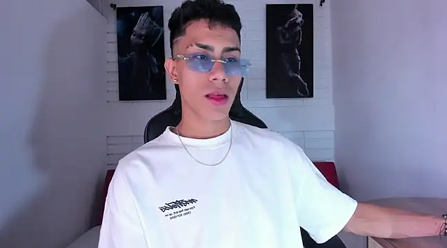 Snapshot of AlanNaughty chatting on 12-26-24, 08:11 AlanNaughty online show from 12-26-24, 08:11