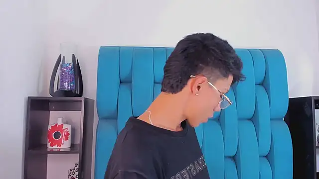 Snapshot of AlanNaughty chatting on 01-10-25, 08:26 AlanNaughty online show from 01-10-25, 08:26