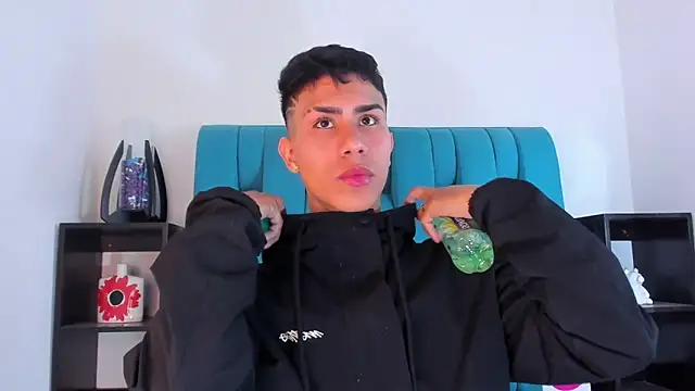 Snapshot of AlanNaughty chatting on 01-17-25, 09:17 AlanNaughty online show from 01-17-25, 09:17