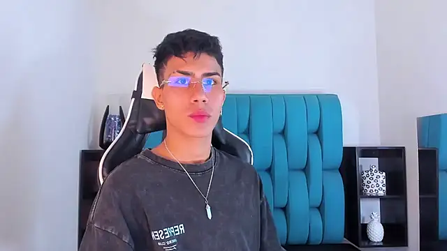 Snapshot of AlanNaughty chatting on 01-24-25, 10:51 AlanNaughty online show from 01-24-25, 10:51