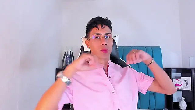 Snapshot of AlanNaughty chatting on 02-14-25, 10:04 AlanNaughty online show from 02-14-25, 10:04