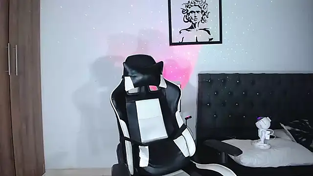 Snapshot of AlanNaughty chatting on 11-05-25, 05:40 AlanNaughty online show from 11-05-25, 05:40