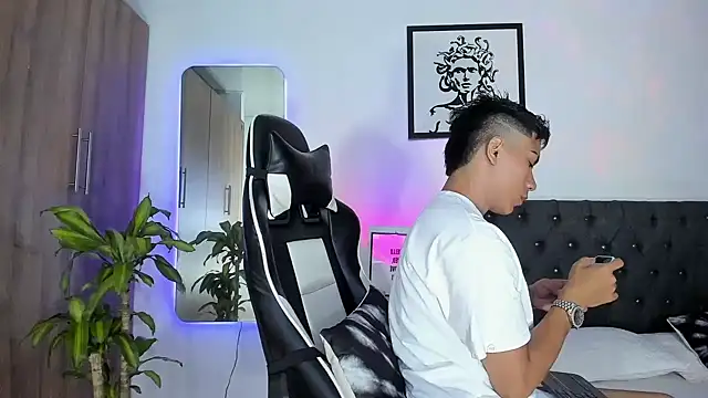 AlanNaughty online show from 11-30-25, 11:20