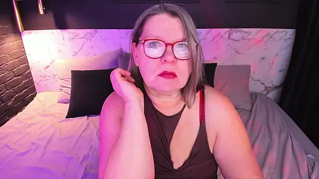 Shannonshine online show from 12-16-25, 05:56