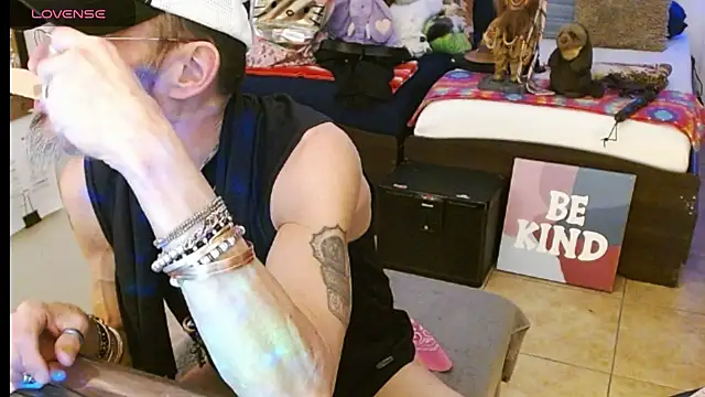 Snapshot of mycock2474u chatting on 03-19-25, 03:52 mycock2474u online show from 03-19-25, 03:52