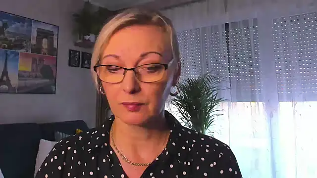 vanessa chat online show from 10-29-25, 02:30