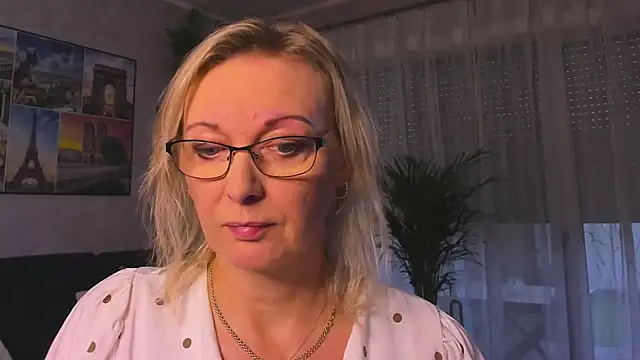 vanessa chat online show from 11-18-25, 02:32