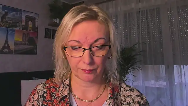 vanessa chat online show from 12-15-25, 02:43