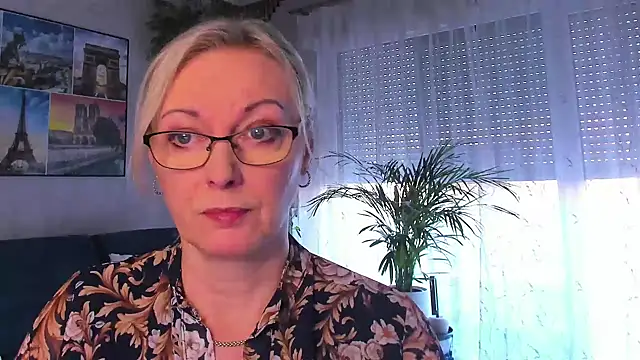 vanessa chat online show from 04-21-26, 04:12