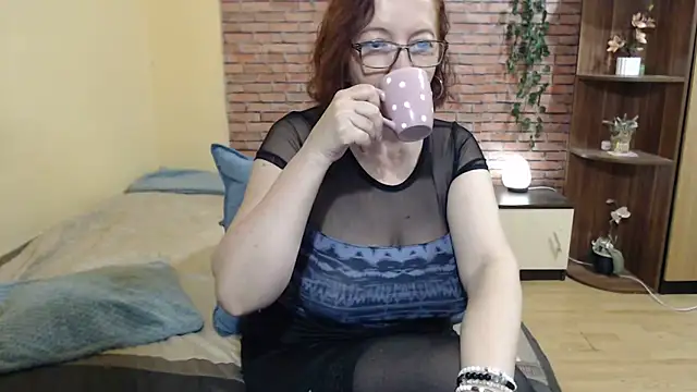 EvelyneFlirtyMilf online show from 05-22-26, 04:52