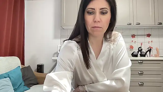 HotyWinter online show from 11-15-25, 07:05