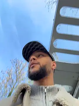 Lionayowe online show from 04-15-26, 04:36