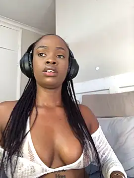 LuciousLips96 online show from 09-28-25, 08:52