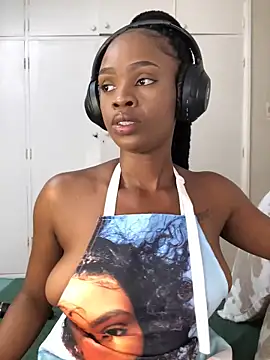 LuciousLips96 online show from 10-04-25, 11:08