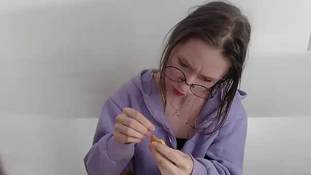  Hanna Moon  online show from 04-16-26, 12:39