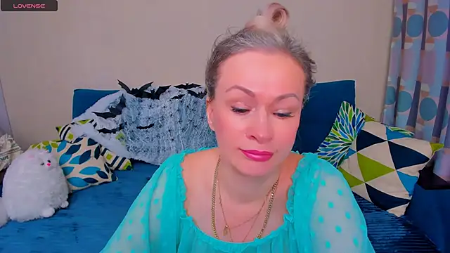 EllenMoore online show from 10-29-25, 03:09