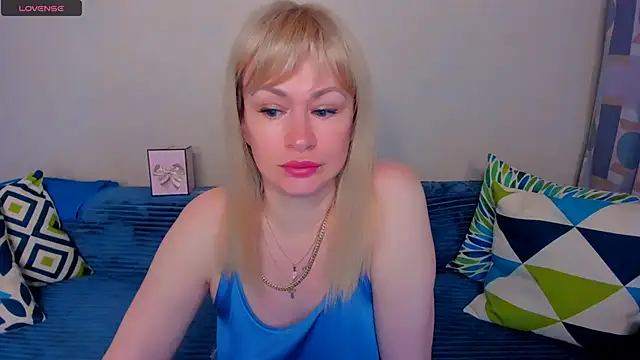 Snapshot of EllenMoore chatting on 06-12-26, 03:05 EllenMoore online show from 06-12-26, 03:05