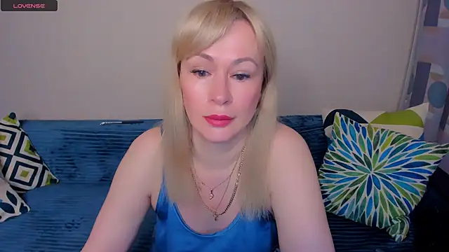 Snapshot of EllenMoore chatting on 06-29-26, 03:02 EllenMoore online show from 06-29-26, 03:02