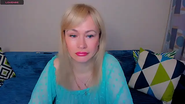 Snapshot of EllenMoore chatting on 07-02-26, 03:06 EllenMoore online show from 07-02-26, 03:06
