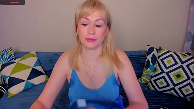 Snapshot of EllenMoore chatting on 07-29-26, 03:04 EllenMoore online show from 07-29-26, 03:04
