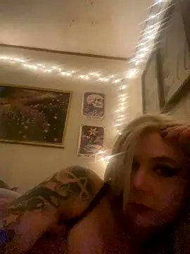 Snapshot of Heavenleigh33 chatting on 12-03-25, 08:45 Heavenleigh33 online show from 12-03-25, 08:45