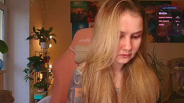 GoodWitch  online show from 10-04-25, 08:23