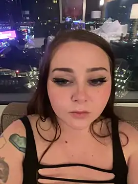 Snapshot of Kira_tattoo chatting on 02-22-25, 04:18 Kira tattoo online show from 02-22-25, 04:18