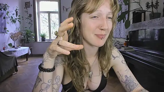 Snapshot of Miranda2_0 chatting on 10-07-25, 06:43 Miranda2 0 online show from 10-07-25, 06:43