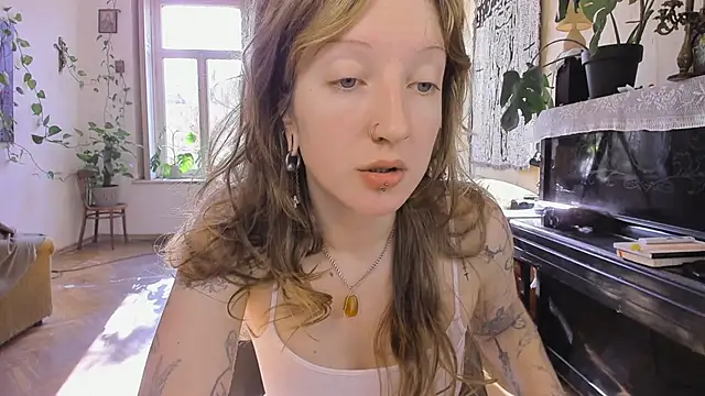 Snapshot of Miranda2_0 chatting on 11-19-25, 07:41 Miranda2 0 online show from 11-19-25, 07:41