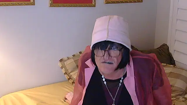 Snapshot of HelloKittyLapDog chatting on 05-06-26, 03:46 HelloKittyLapDog online show from 05-06-26, 03:46