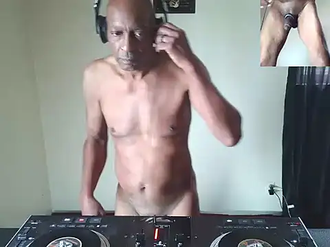 Snapshot of longdick4you8686 chatting on 06-11-26, 02:59 longdick4you8686 online show from 06-11-26, 02:59