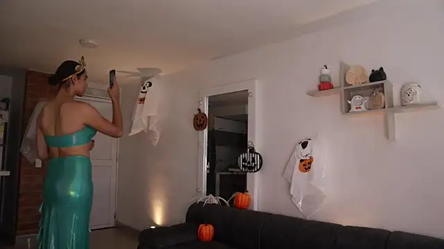  Vahos  online show from 10-30-25, 05:13