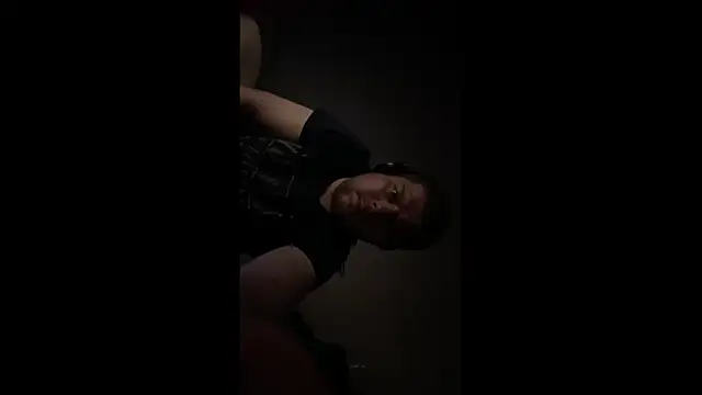 Snapshot of Czechyoungboy chatting on 12-22-25, 01:57 Czechyoungboy online show from 12-22-25, 01:57