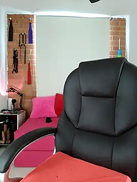 YOURSDEBORA online show from 03-19-25, 07:17