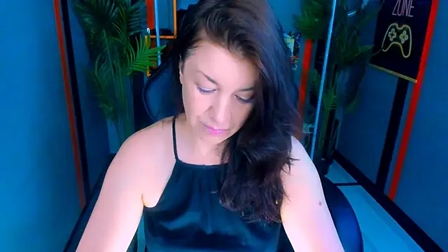 Snapshot of AnaMills chatting on 05-06-26, 09:47 AnaMills online show from 05-06-26, 09:47