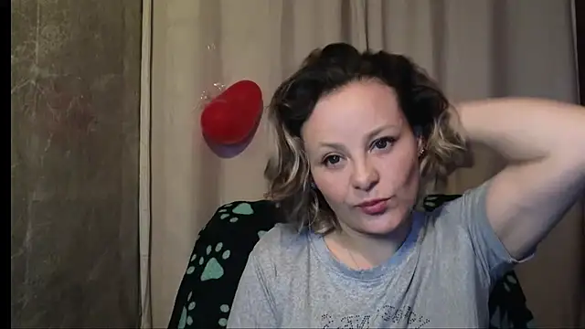 Snapshot of dagny-jo chatting on 02-25-25, 04:03 dagny-jo online show from 02-25-25, 04:03
