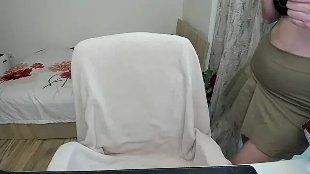 KrissLoona online show from 06-11-26, 09:57