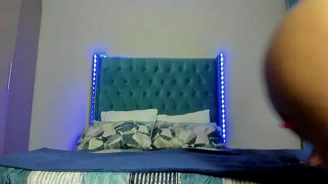 Snapshot of BlueberryDiamond chatting on 01-18-25, 09:13 BlueberryDiamond online show from 01-18-25, 09:13