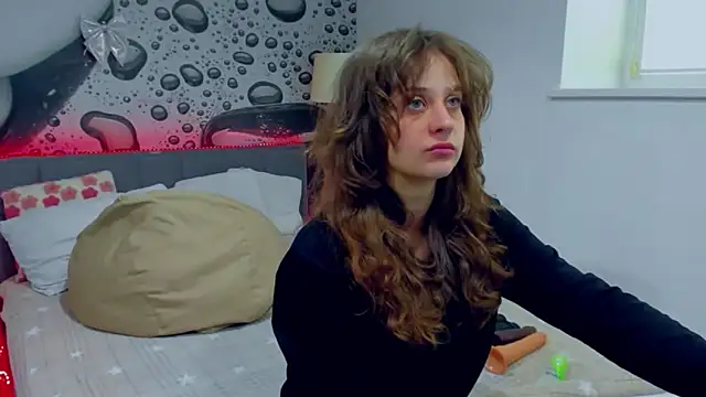 AlmaFancy online show from 04-17-26, 05:21