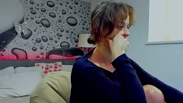 AlmaFancy online show from 04-24-26, 05:32