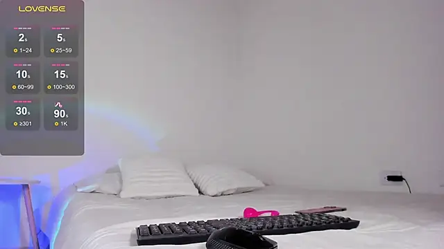 Snapshot of sophia_clark1 chatting on 09-17-25, 05:03 sophia clark1 online show from 09-17-25, 05:03