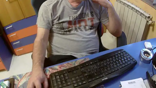 Snapshot of Tango128 chatting on 09-10-25, 06:35 Tango128 online show from 09-10-25, 06:35