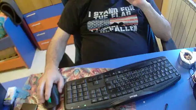 Snapshot of Tango128 chatting on 09-30-25, 06:40 Tango128 online show from 09-30-25, 06:40