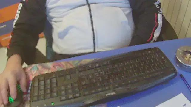 Snapshot of Tango128 chatting on 10-08-25, 04:43 Tango128 online show from 10-08-25, 04:43