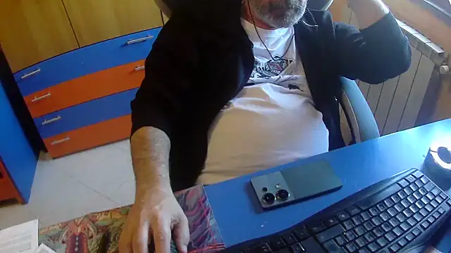 Snapshot of Tango128 chatting on 04-21-26, 08:31 Tango128 online show from 04-21-26, 08:31